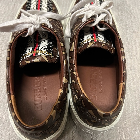 Women’s size 6 Burberry Shoes. Worn once. No damages or scratches. - Picture 8 of 15
